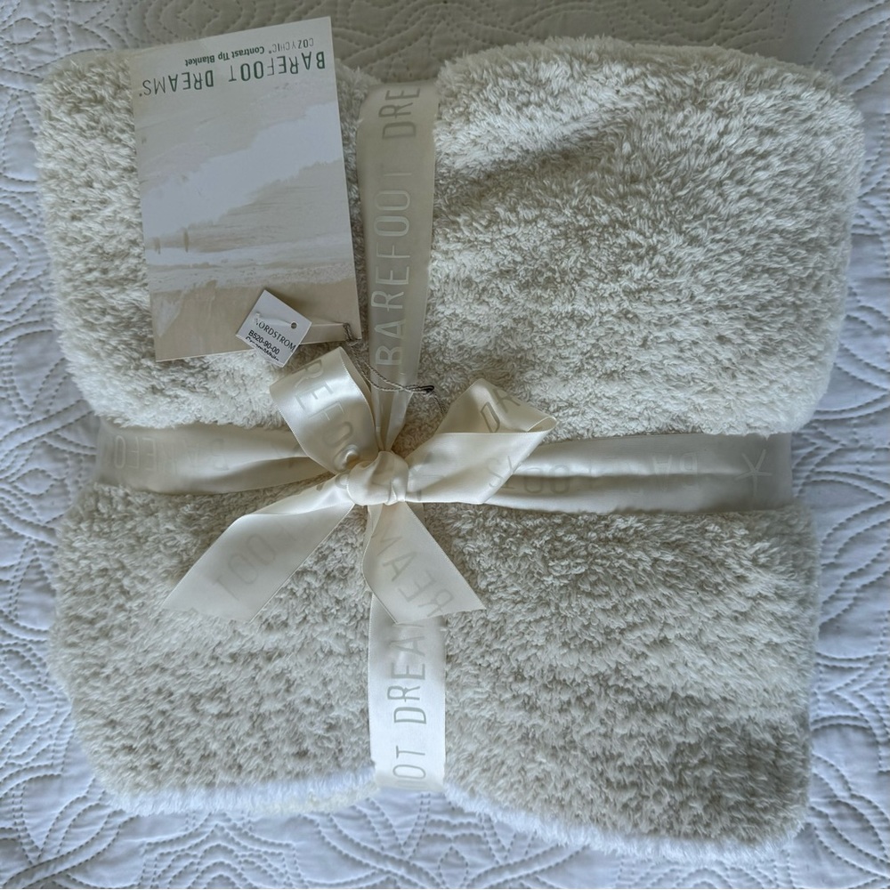 BAREFOOT DREAMS THROW CREAM/WHITE STRIPE - Picture 1 of 4